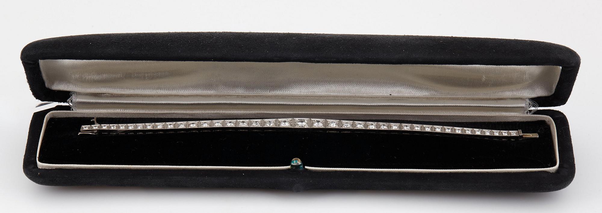 A platinum bracelet set with round brilliant-cut diamonds with a total weight of ca 3.75 cts.