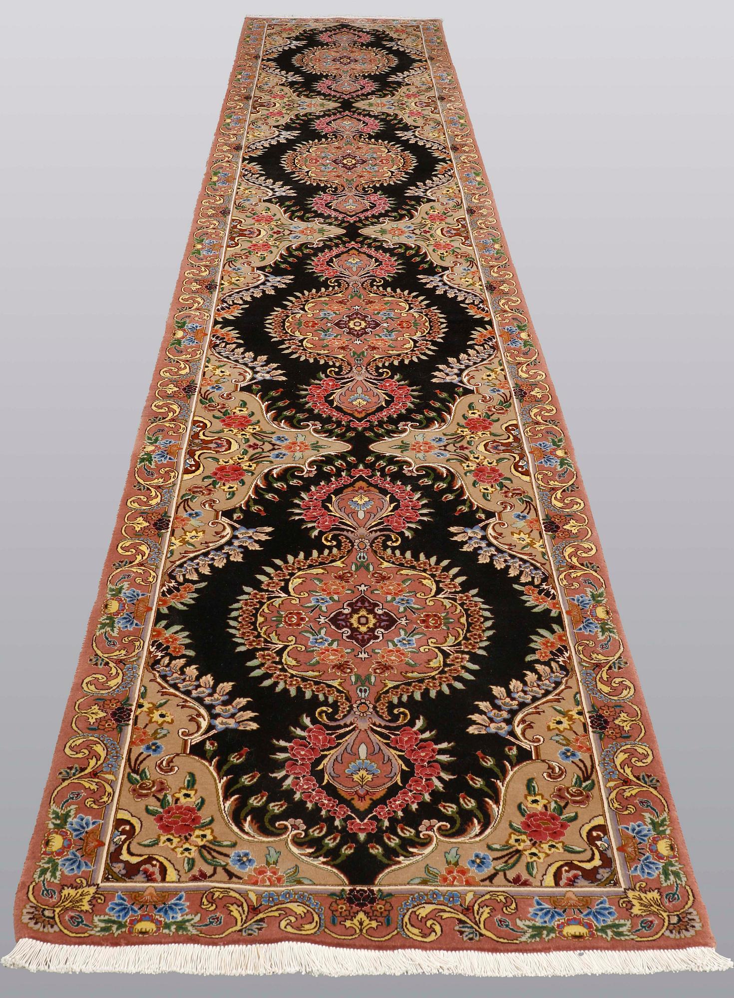 Gallerimatta, Täbriz part silk s.k 50 radj, 514 x 91 cm.