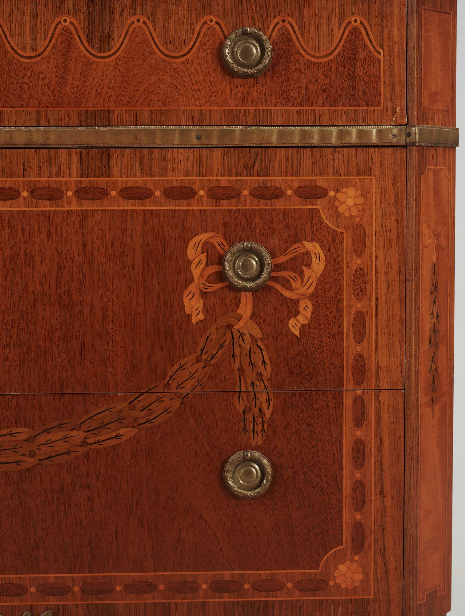 BYRÅ, gustaviansk stil, Carl Löfving & Söner, 1900-talets första hälft.