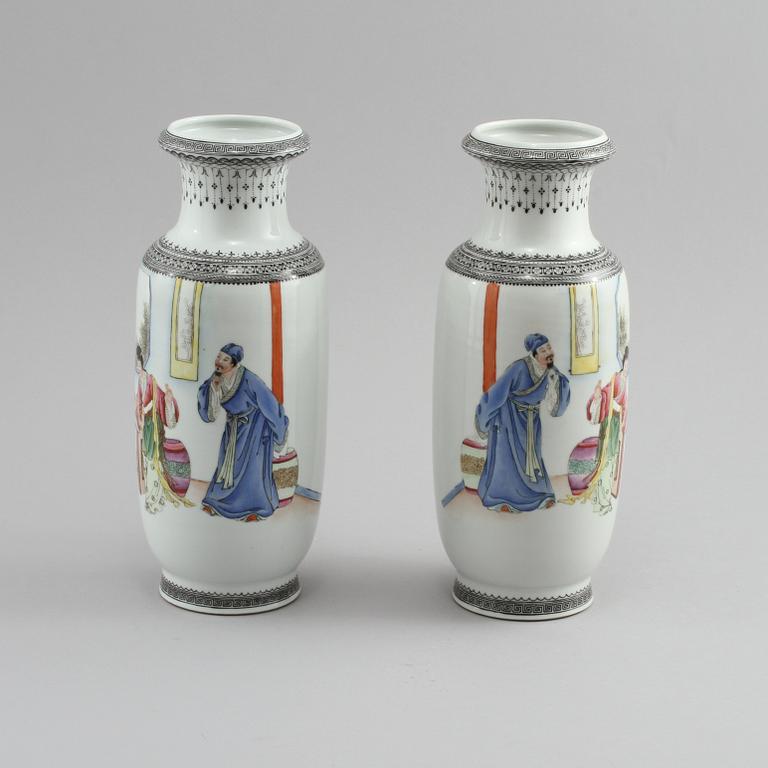 VASER, ett par, porslin, Kina, 1900-tal.