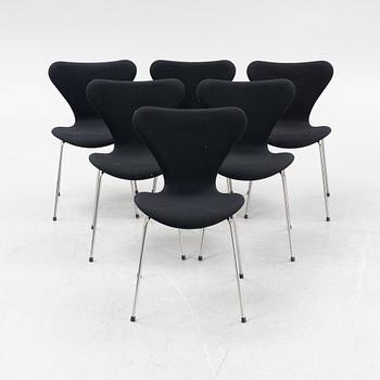Arne Jacobsen, a set of six 'Series 7' chairs from Fritz Hansen, 21st Century.