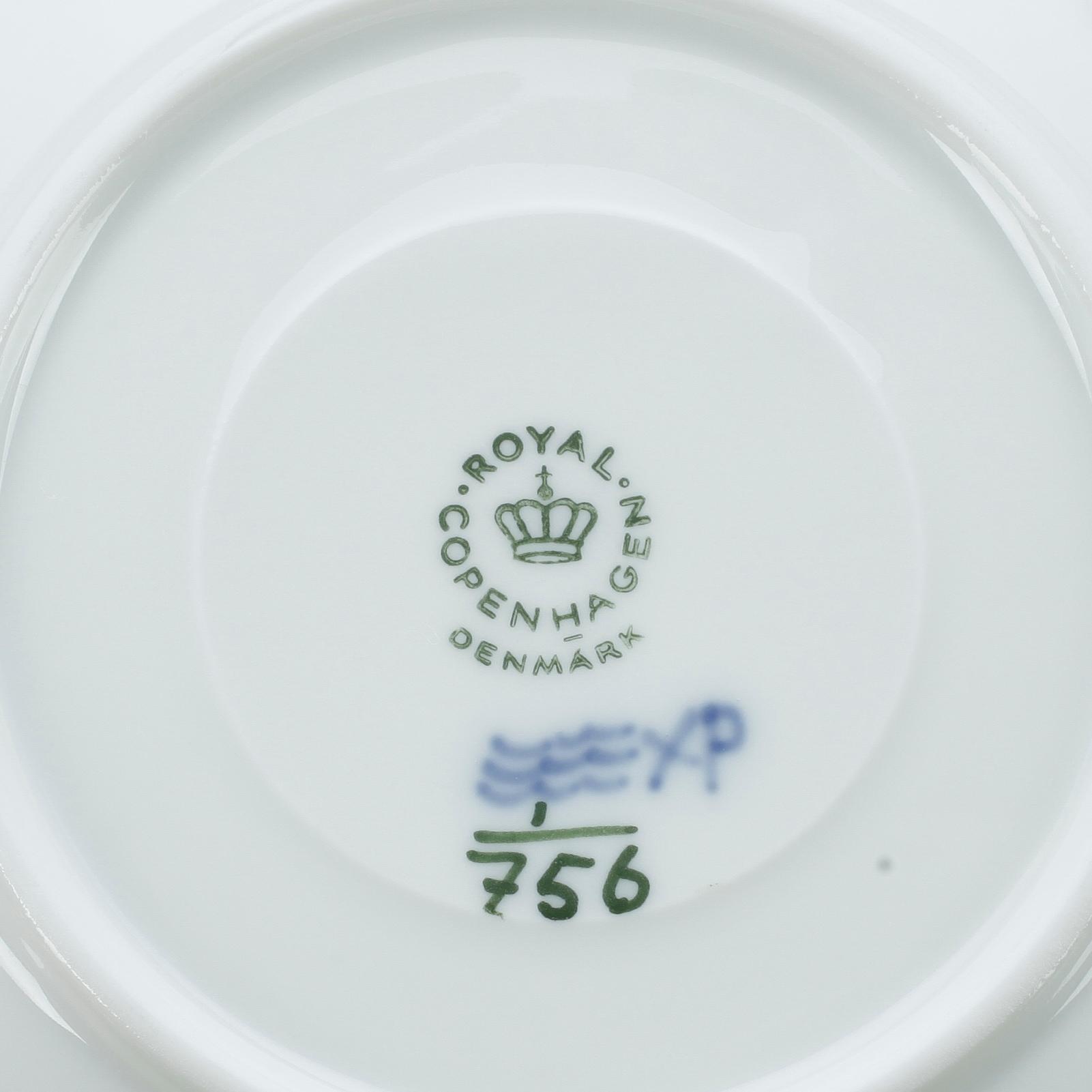 KAFFESERVIS, 52 delar, porslin, "Musselmalet", Royal Copenhagen, 1900-talets andra hälft.
