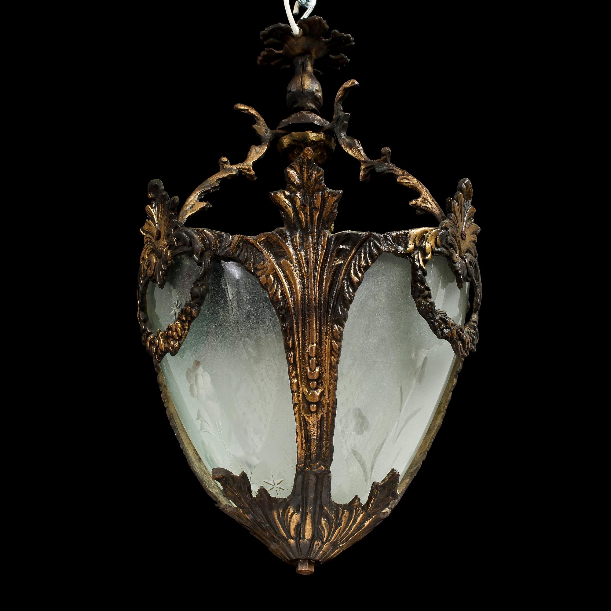 TAKLAMPA, 1900-tal. H 45.