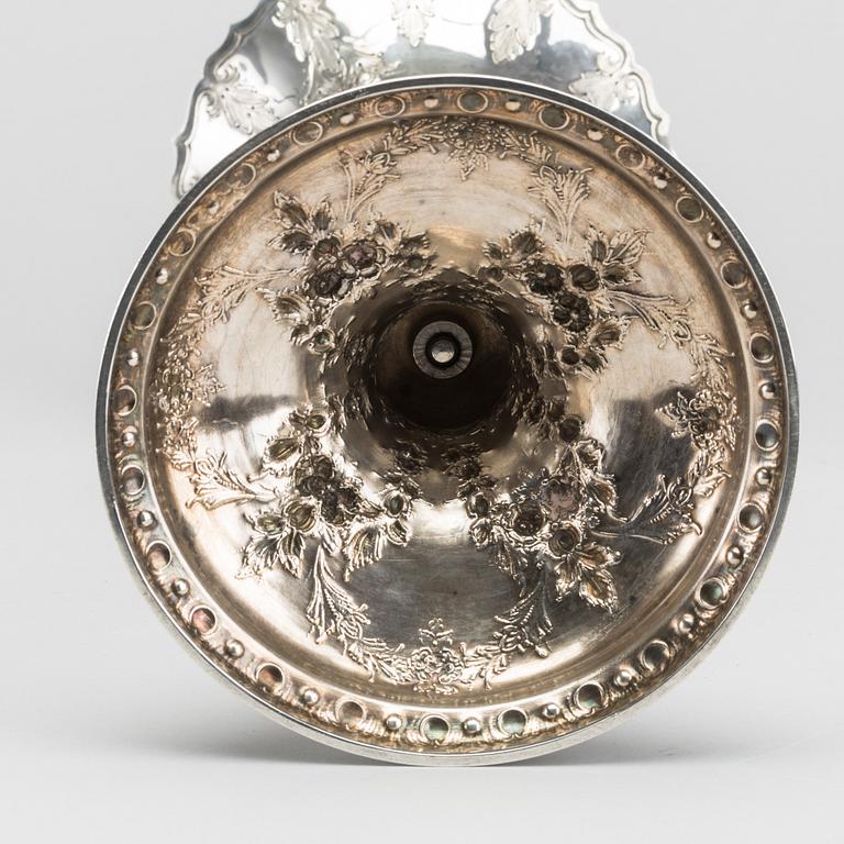 A SILVER VASE FROM SHEFFIELD, England, 19th century, weight ca 490g.