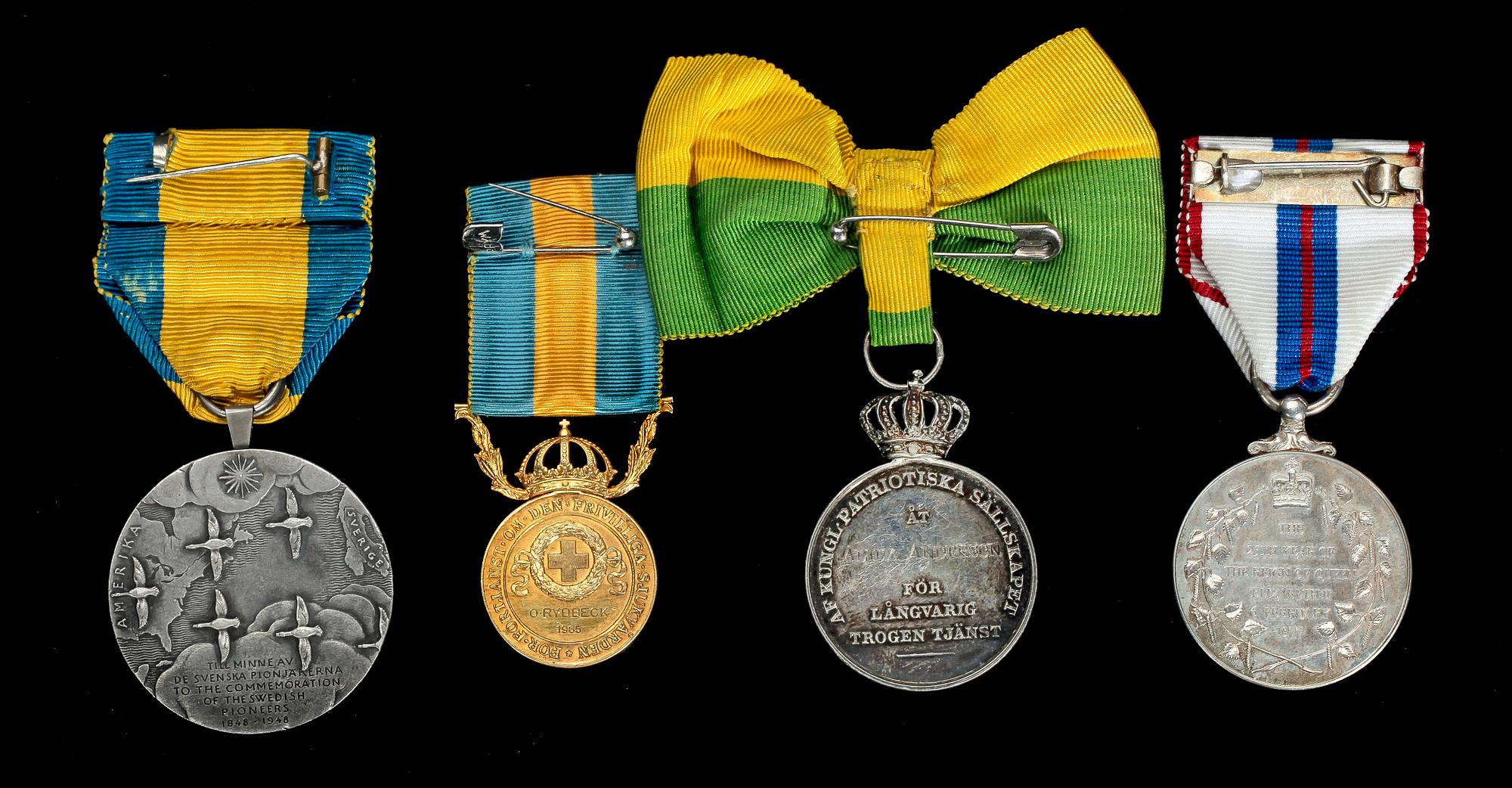 DIVERSE KUNGLIGA SILVERMEDALJER, 4 st, samt MINIATYRER, 5 st.