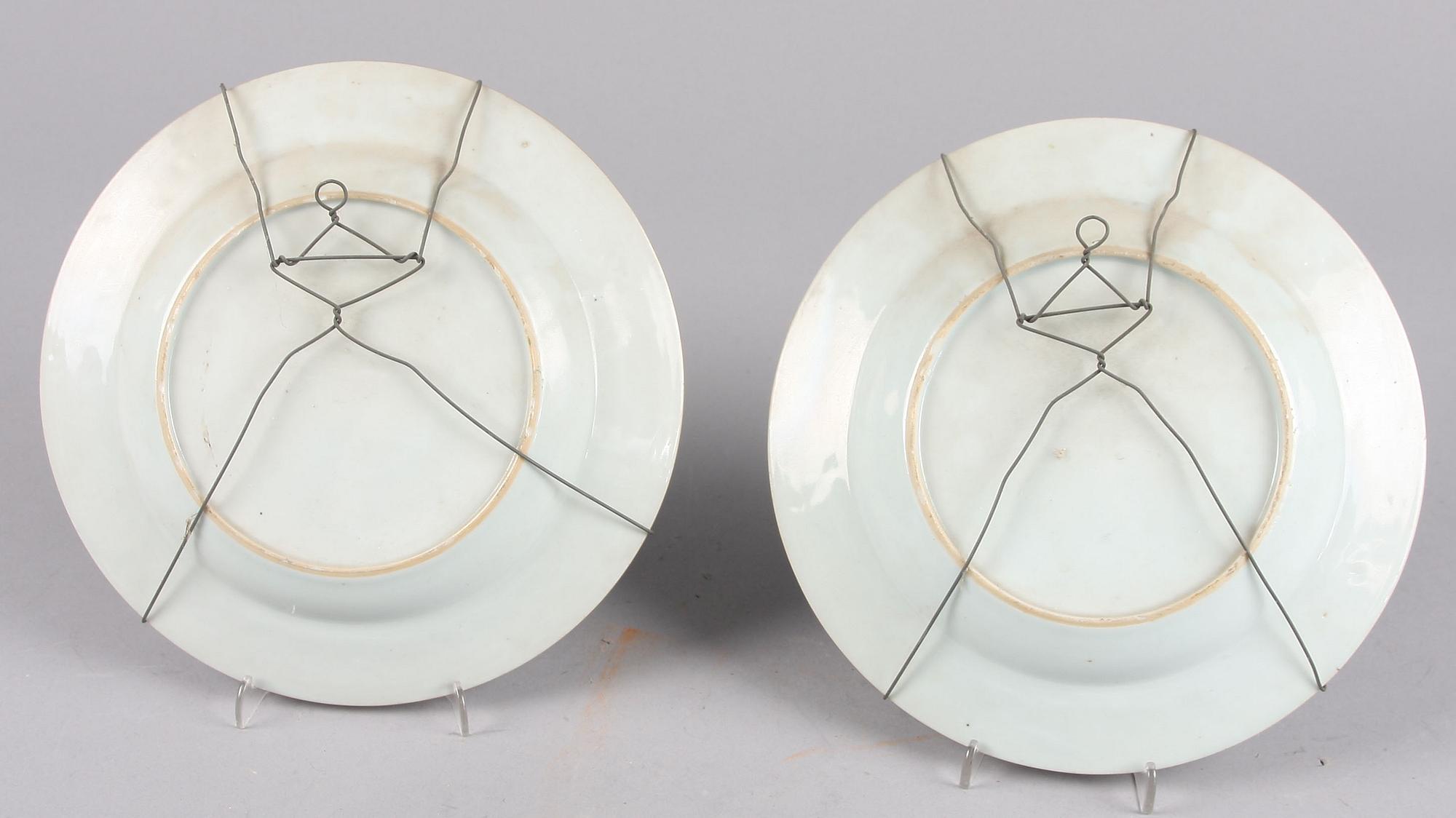 TALLRIKAR, 2 st, porslin, Kina, 1700-tal.