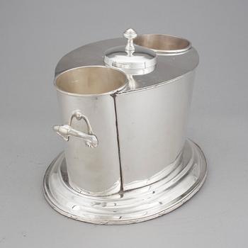 VITVINKYLARE, för två flaskor, 1900-talets slut.