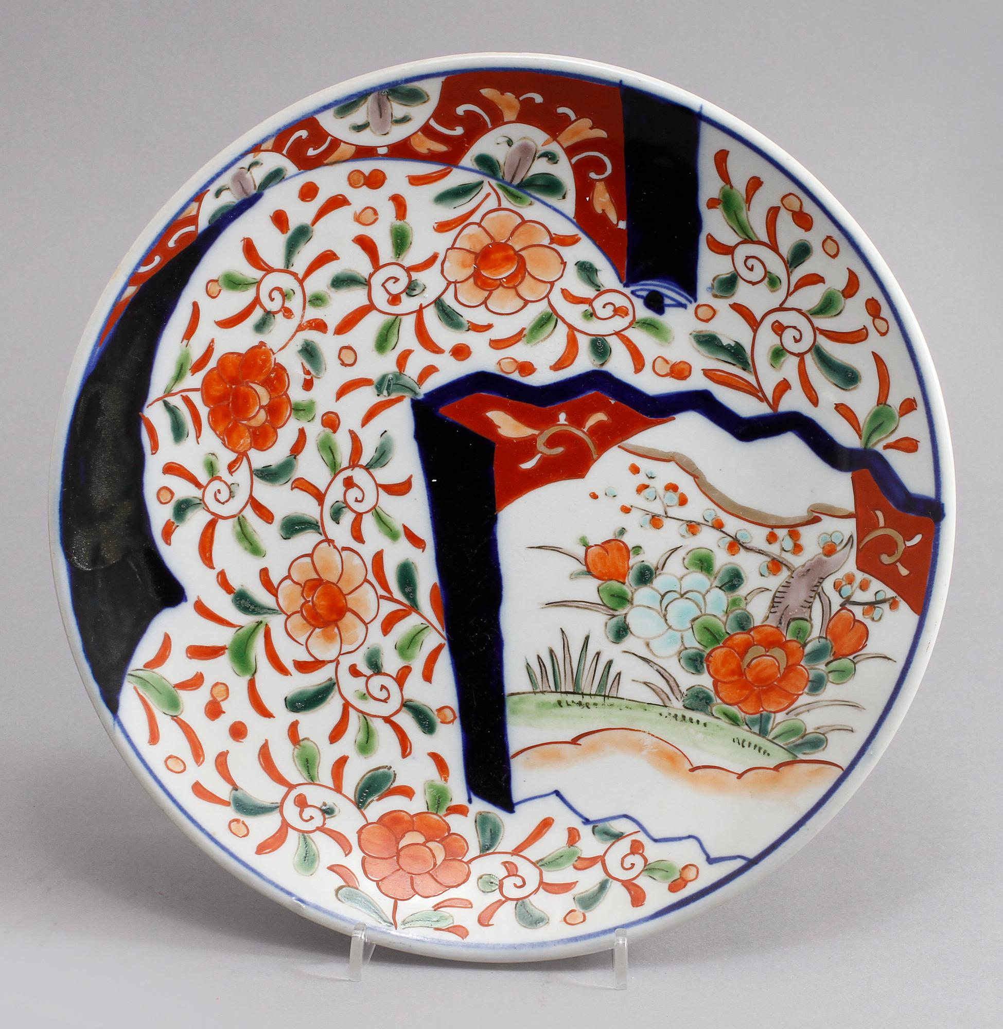FAT, 2 st samt TALLRIK, porslin, Japan, 1900-tal.