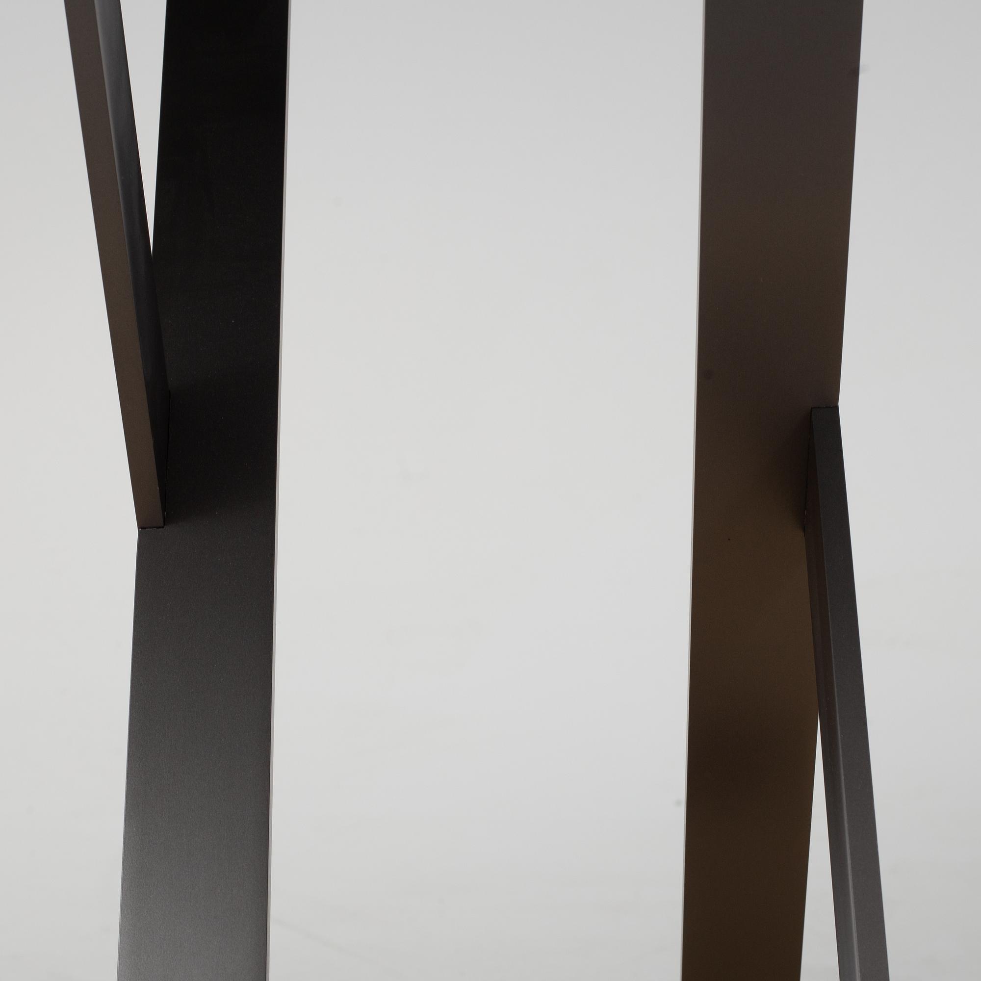 Antonio Citterio, a 'Pathos Square Table', Maxalto, Italy.