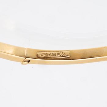An 18K gold bracelet.