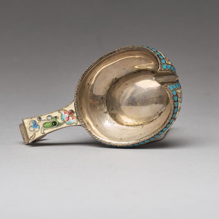 A Russian early 20th century silver-gilt and enameled kovsh, mark possibly of Sasikow, Moscow 1899-1908.