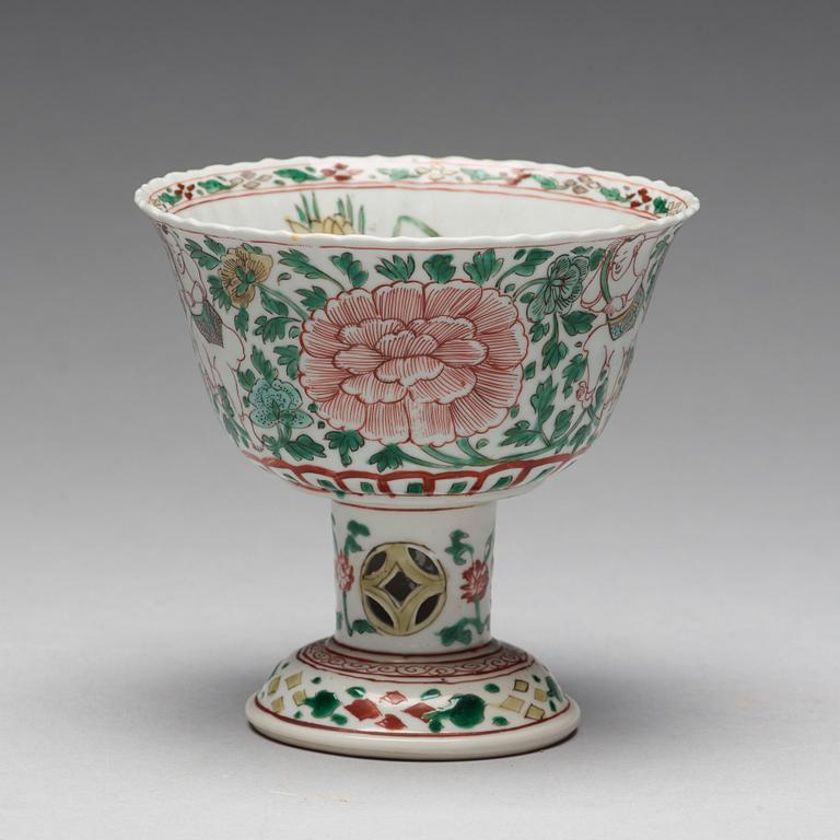 A famille verte stemcup, Qing dynasty, Kangxi (1662-1722).