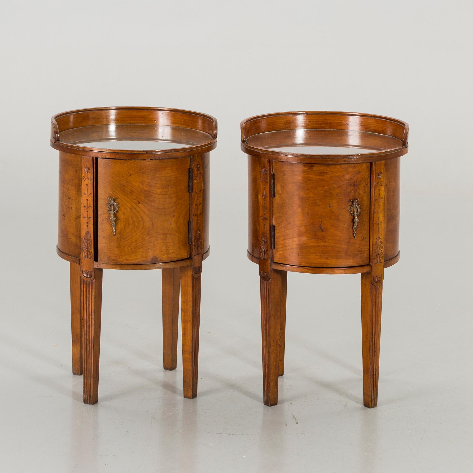 SÄNGBORD, ett par, 1900-talets andra hälft.