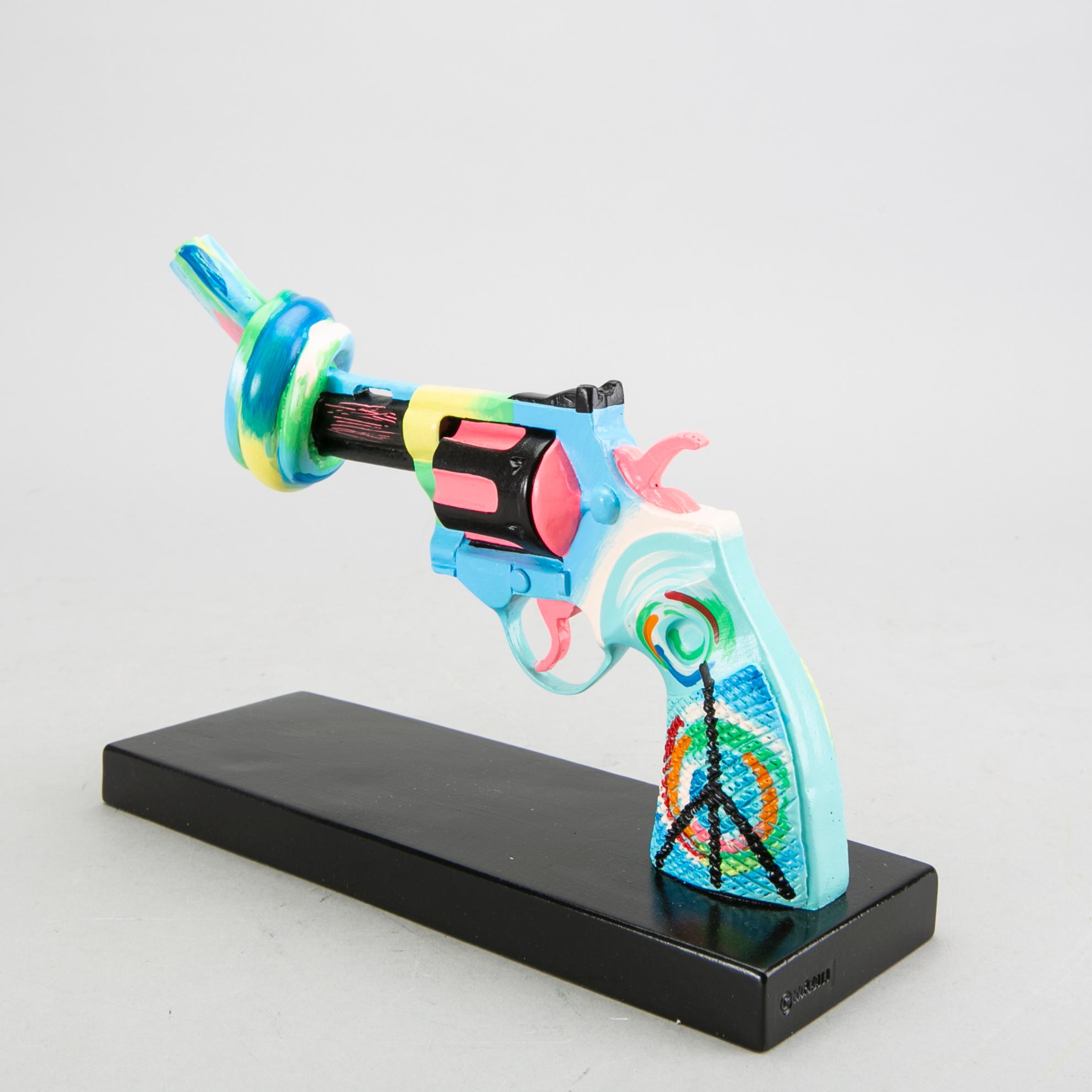 Carl Fredrik Reuterswärd,  Non-Violence Project Foundation skulptur 2012.