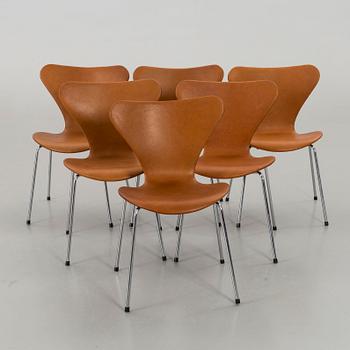 ARNE JACOBSEN, 6 stolar, "Sjuan", Fritz Hansen.