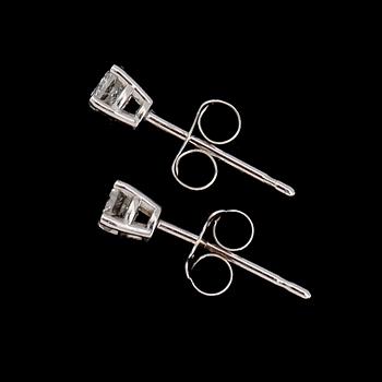 ÖRHÄNGEN, 1 par, 10K vitguld, briljantslipade diamanter tot ca 0.20 ct.