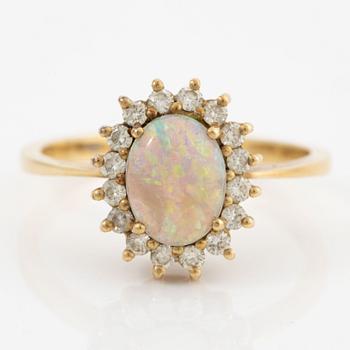 Ring, H.Stern, 18K gold with opal and brilliant-cut diamonds.