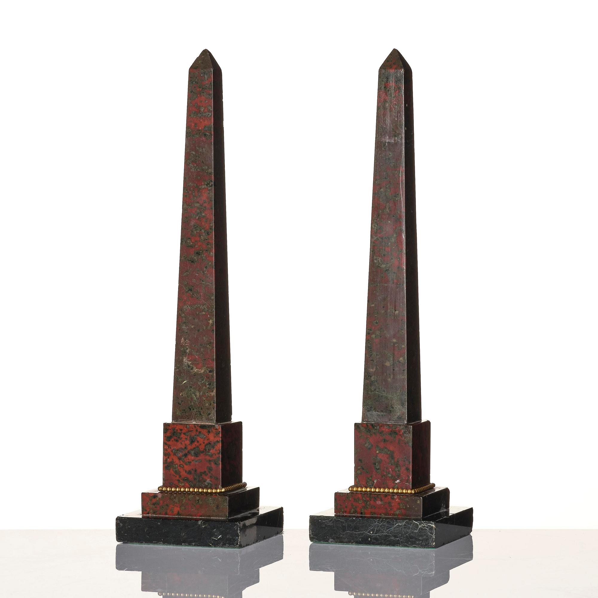 Obelisker ett par, tidigt 1900-tal.