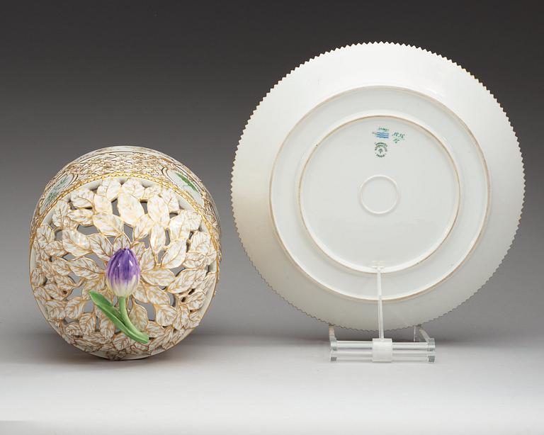 ISKLOCKA, porslin. "Flora Danica", Kungl Dansk, 1900-tal.
