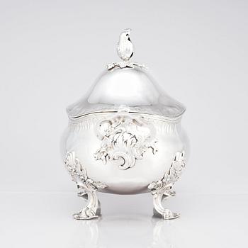 Daniel Lundgren, terrin med lock, silver (verksam Reval 1771-83). Rokoko.