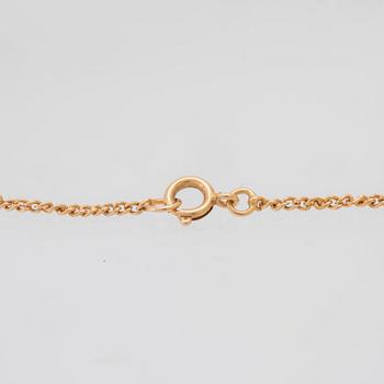 Halsband treradigt med odlade pärlor samt lås av 18K guld.