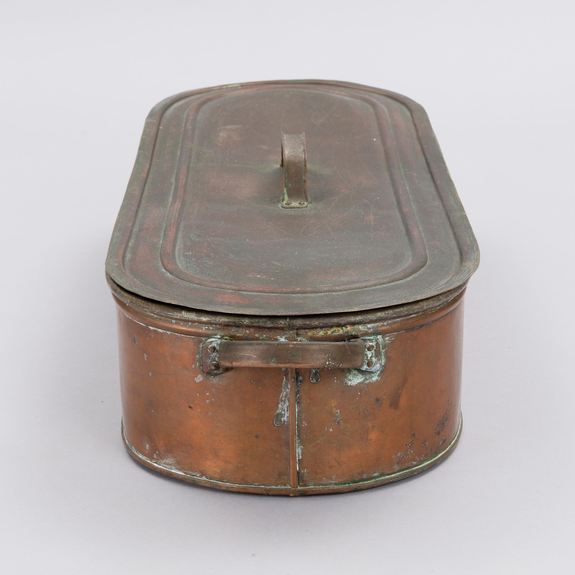 A copper fish pan, early 20th Century.