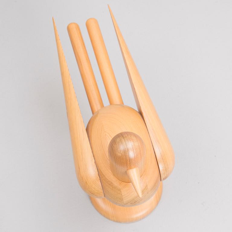 KAIJA AARIKKA, träskulptur, lackerad furu, 1970-tal.