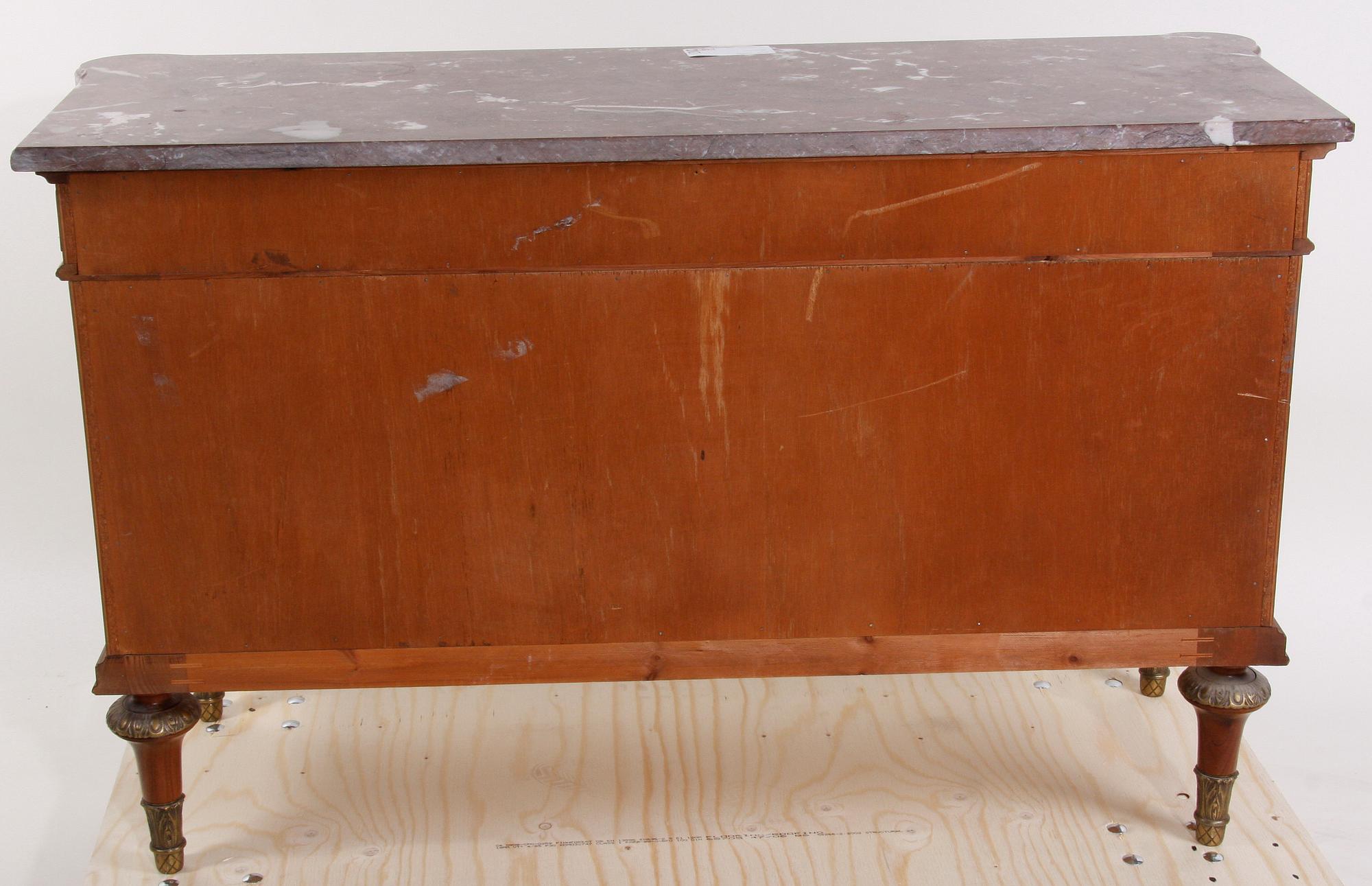 BARBYRÅ. Louis XVI-stil.