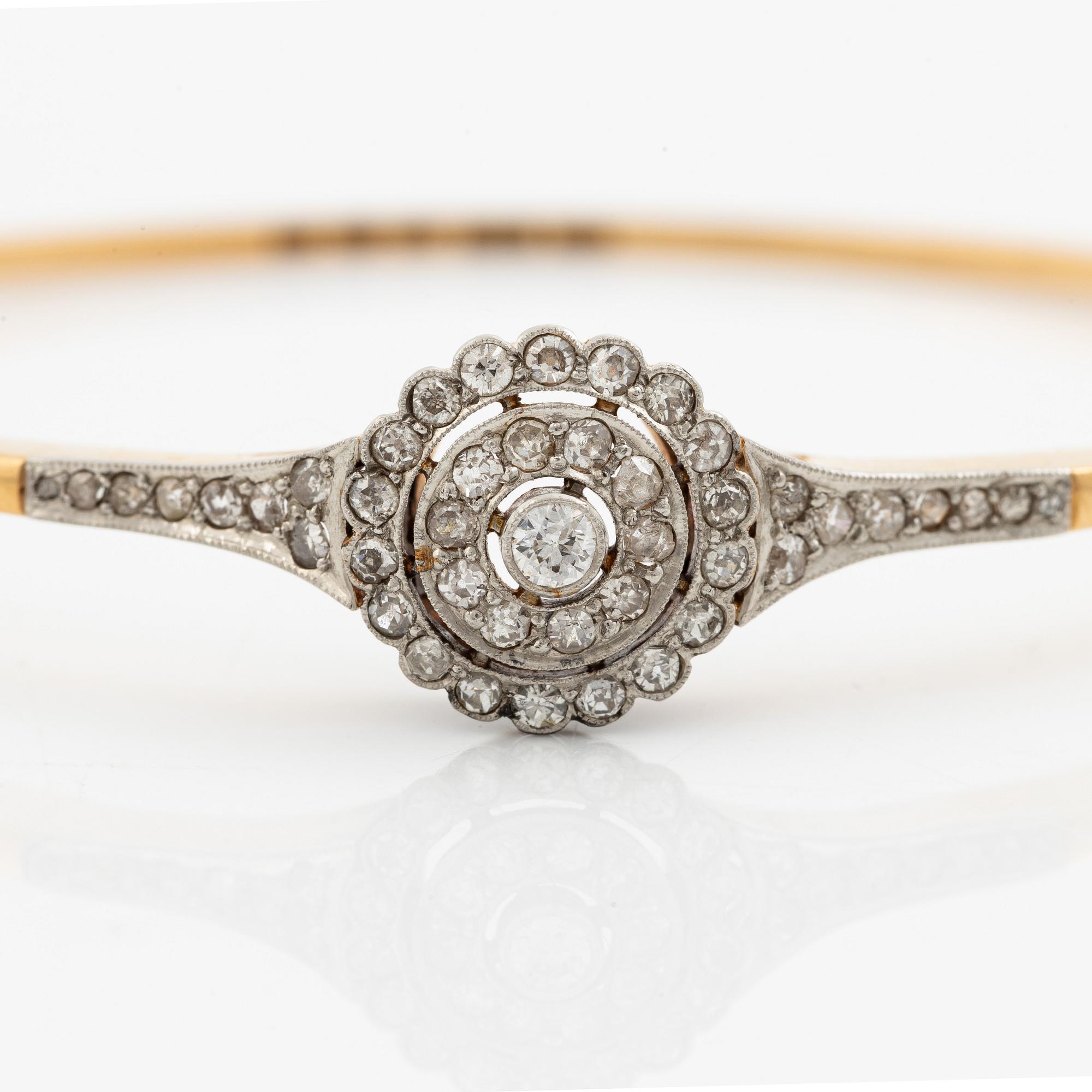 Armring 18K guld med gammalslipade diamanter 1920-tal.