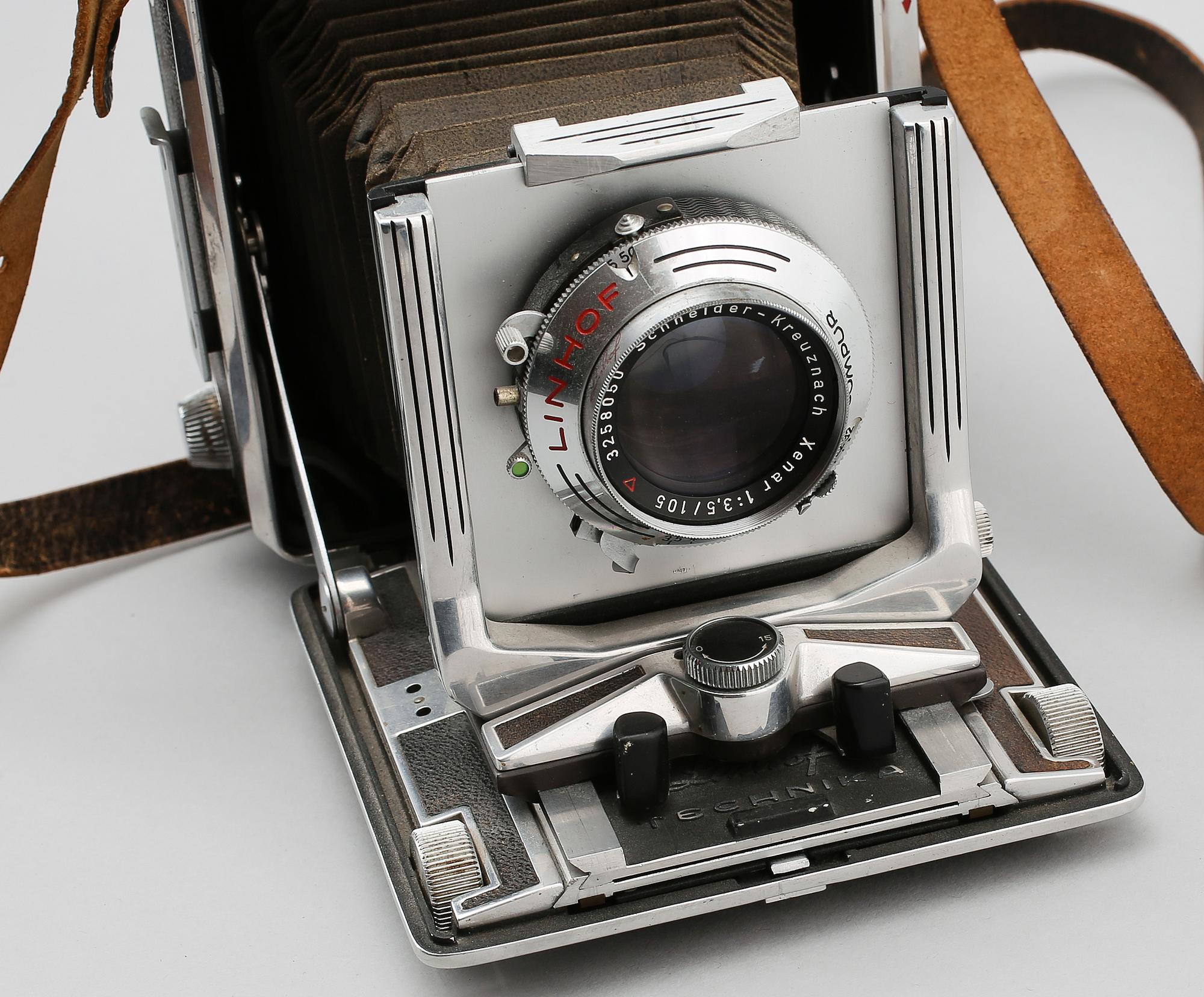 KAMEROR, 2 st, "Zeiss Ikon Box-Tenger" och "Linhof Rollex", 1900-talets första hälft.