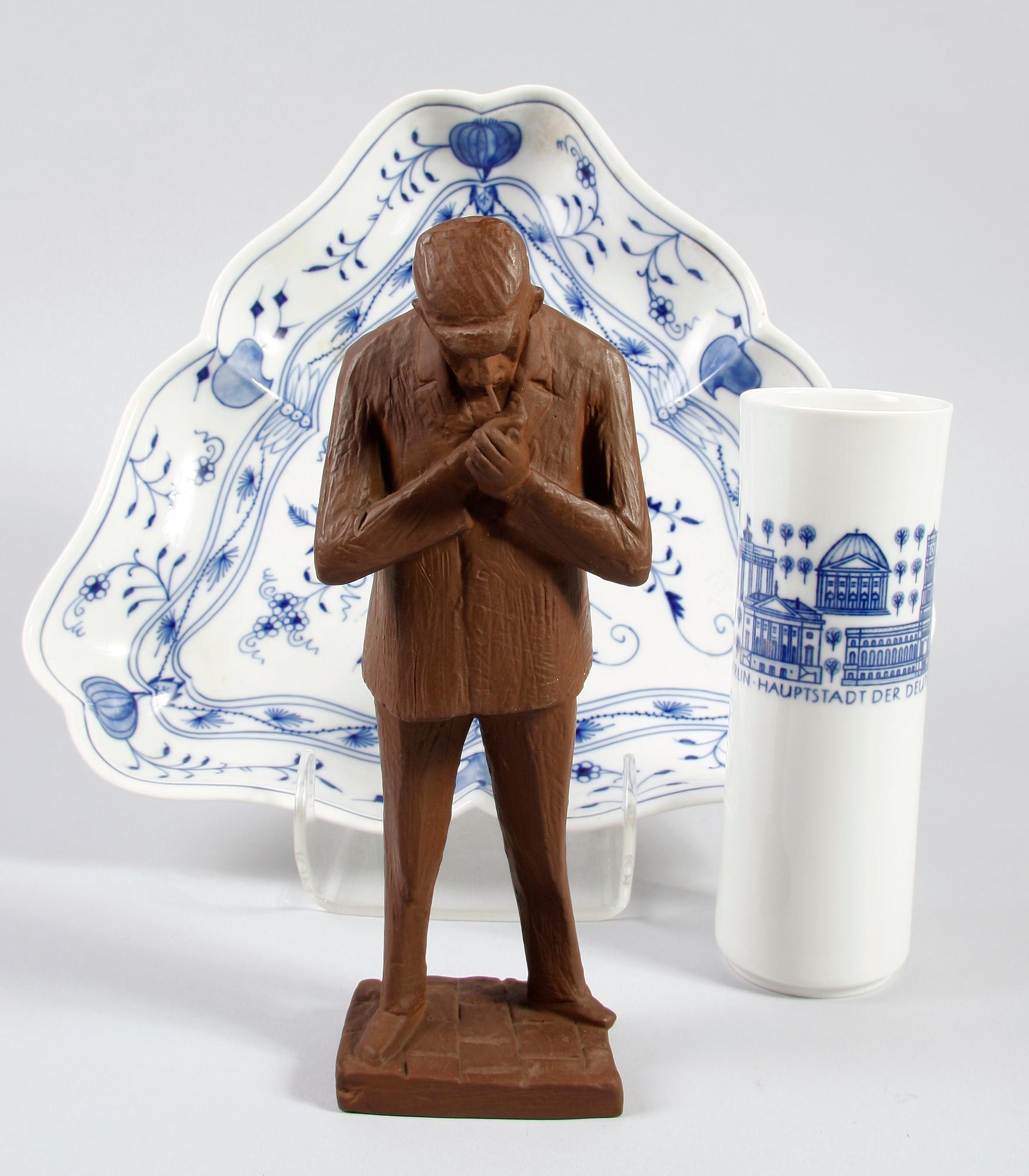 PARTI MEISSEN, 3 delar. Figurin, fat samt vas.
