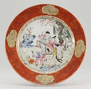 34. TALLRIK, porslin. Qing dynastin. Qianlong (1736-95).