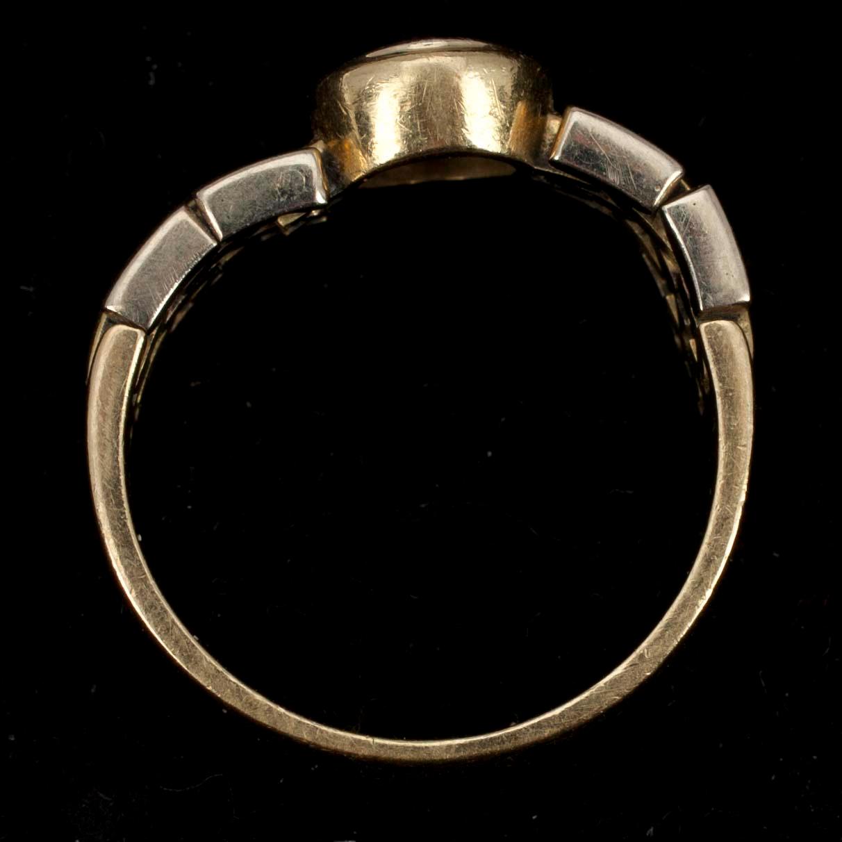 RING, guld 18K samt diamanter tot. ca 0,1 ct, Markku Keckman, Vanda 1988. Tot. vikt 
ca 8,4 g.