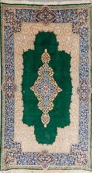 MATTA, old, Kirman. Ca 317 x 196 cm.