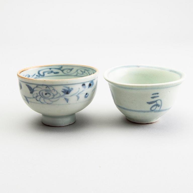 A group of blue and white South East Asian ceramics, 18/19th Century. Miniatures (9 pieces).