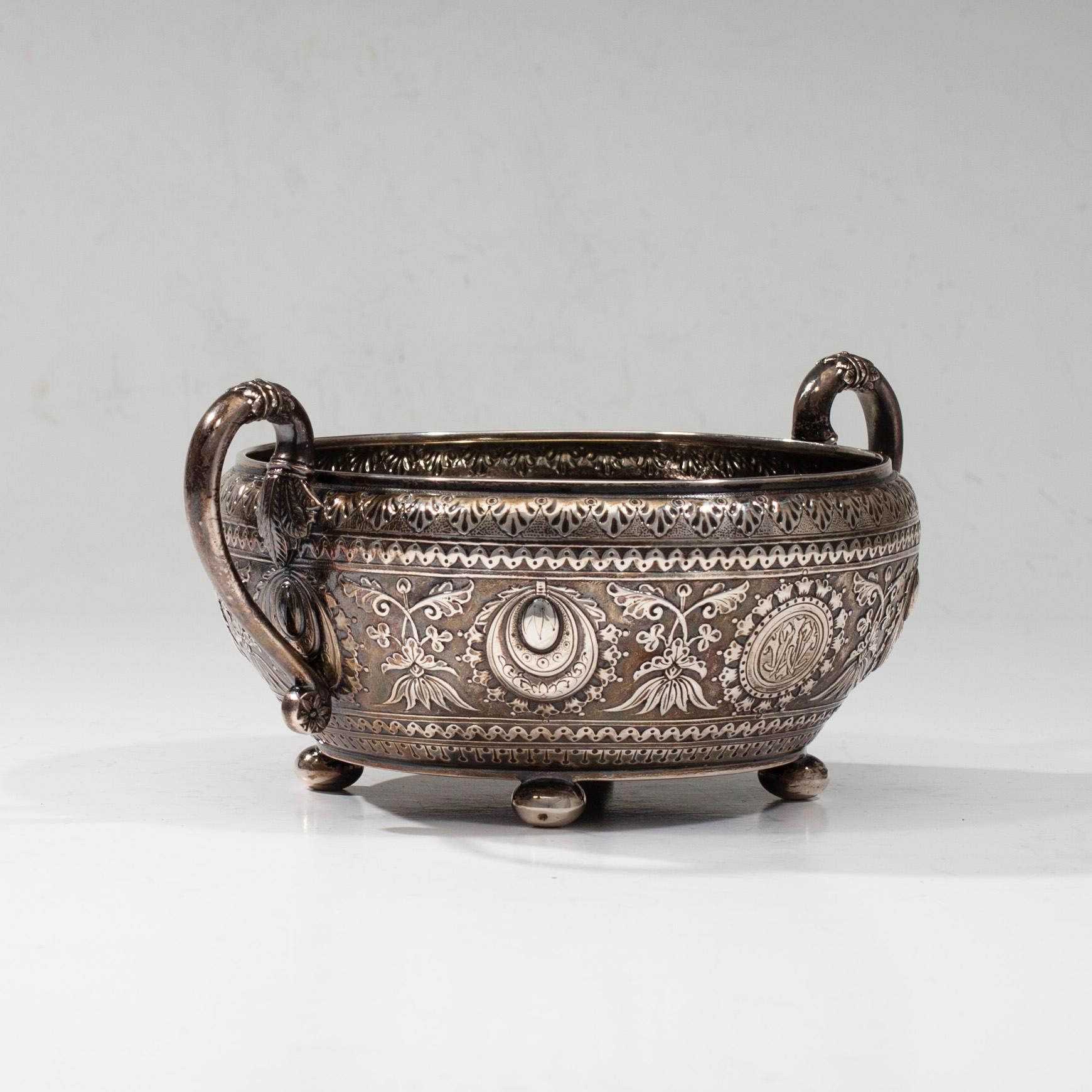 SKÅL, silver, Edward, John & William Barnard, London 1873. Vikt ca 296 g.