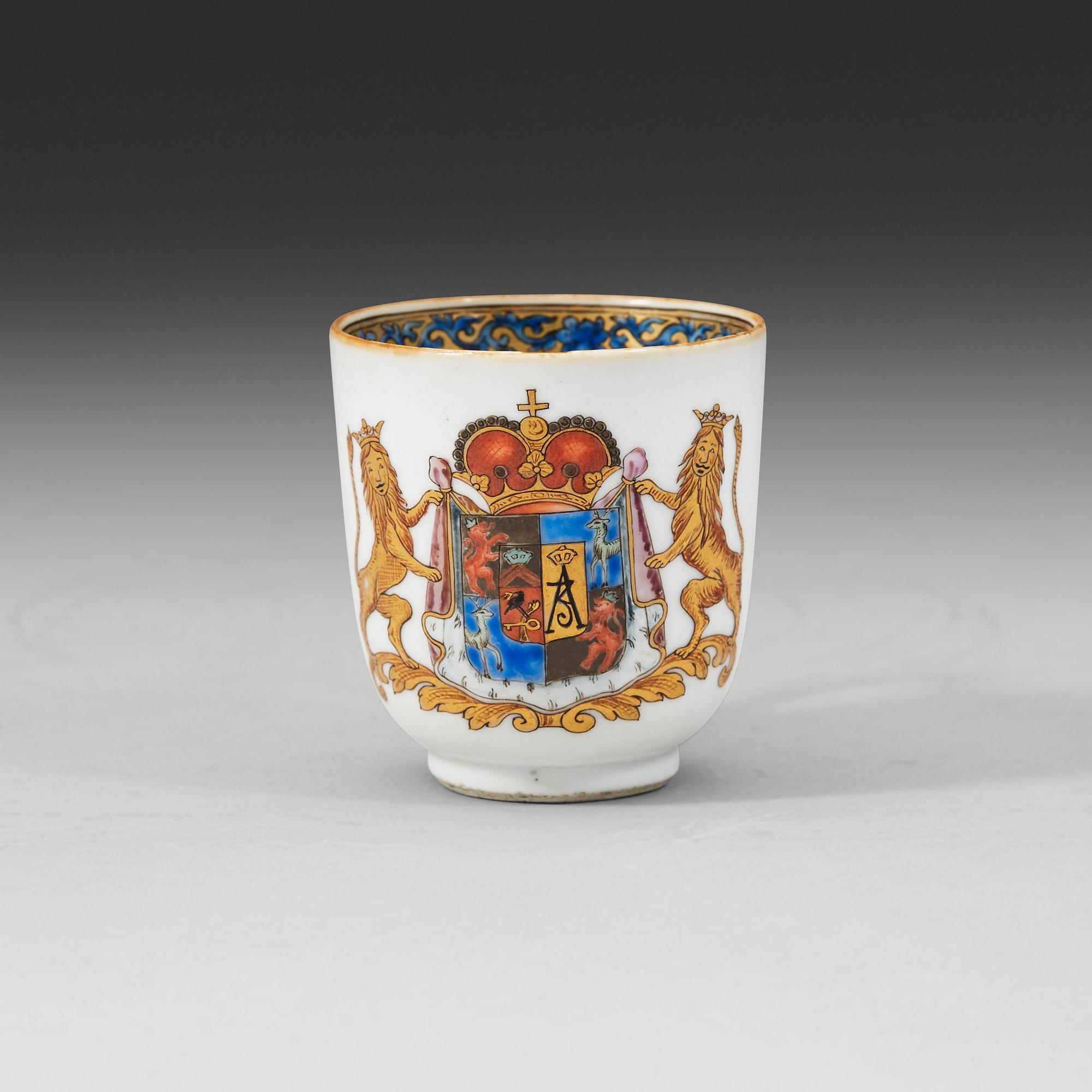 KOPP, vapenporslin. Qingdynastin, Qianlong (1736-95).