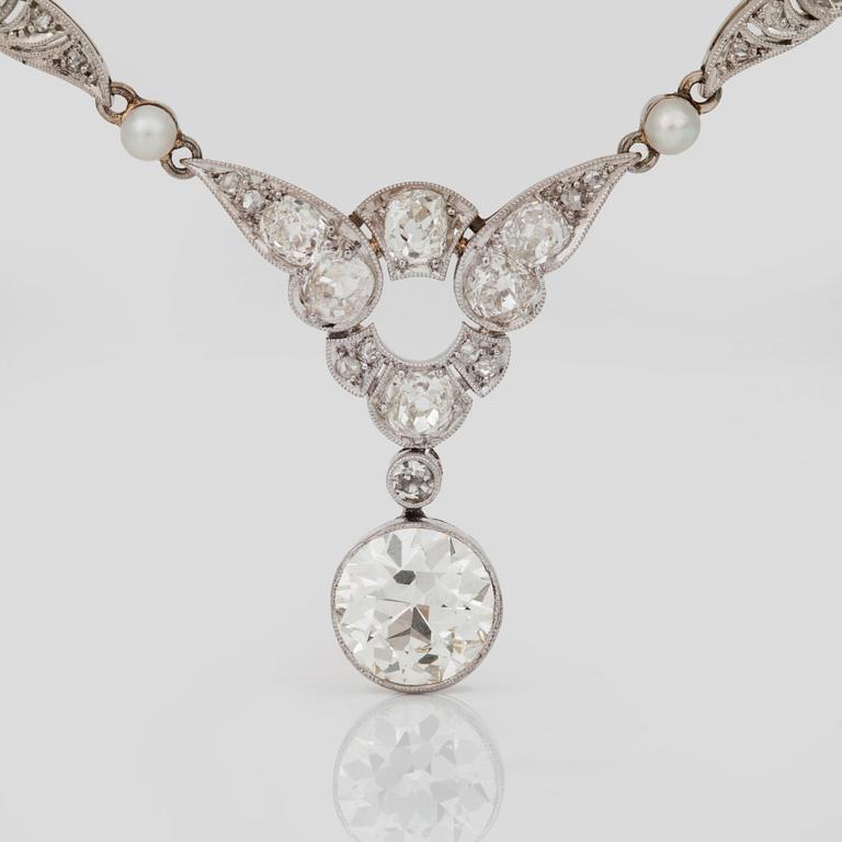 COLLIER med gammalslipade diamanter och pärlor, 1910-tal.