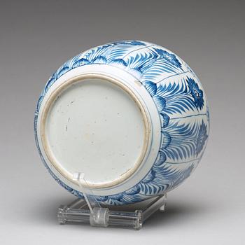 A blue and white turren with cover, Qing dynasty, Kangxi (1662-1722).