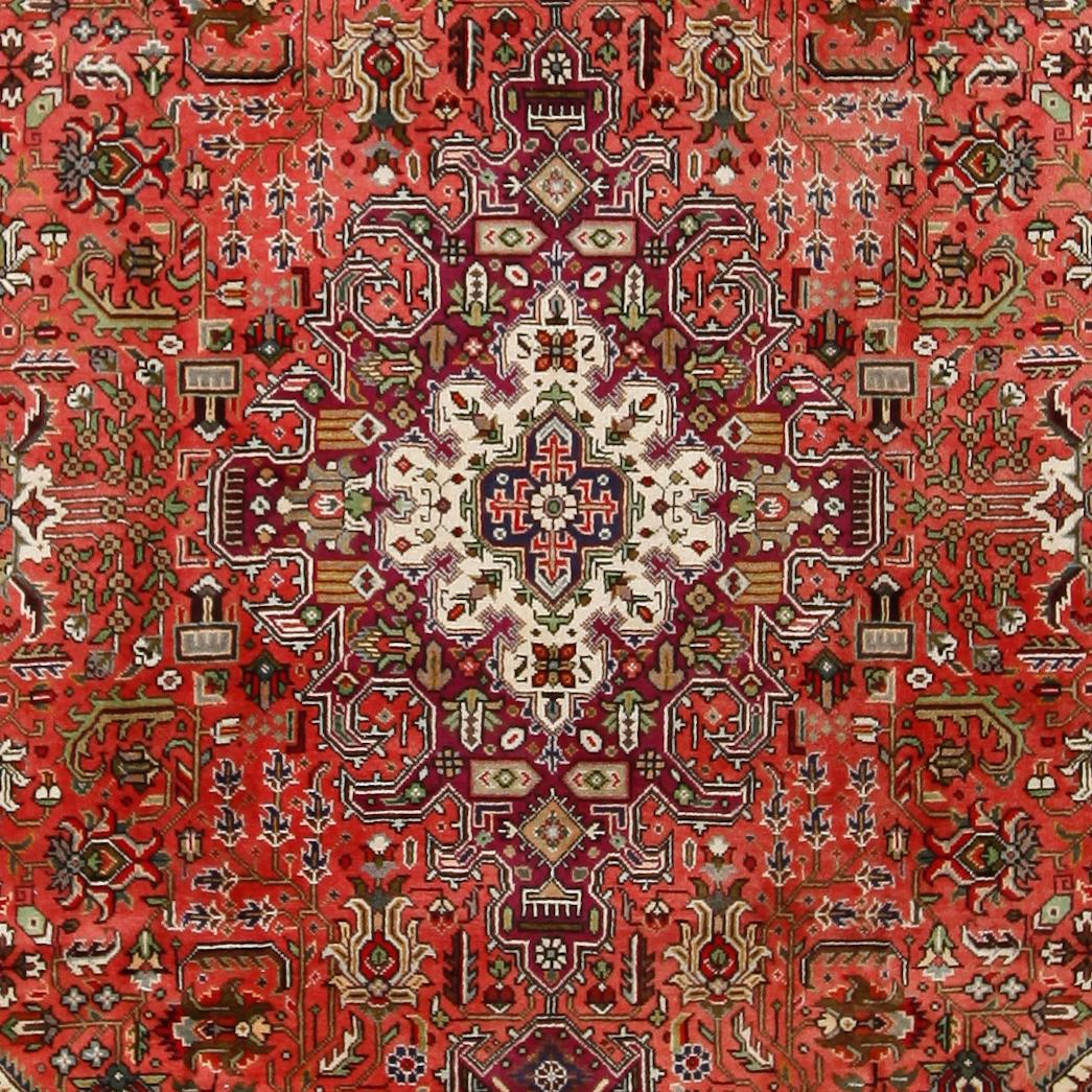 MATTA, Täbriz, ca 295 x 205 cm.