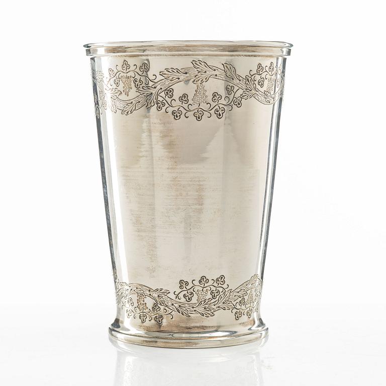 A silver beaker, mark Titulo and 916, Portugal 20th century.