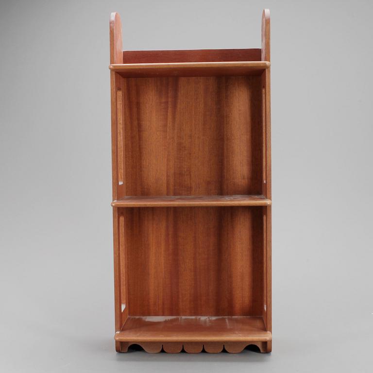 VÄGGHYLLA, "Modell 2085", Josef Frank, Firma Svenskt Tenn, 1900-talets andra hälft.