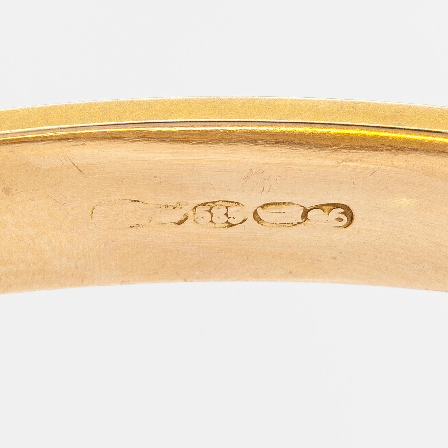 Oskar Lindroos, A 14K gold bracelet with diamond ca. 0.49 ct in total. Helsinki 1940s.