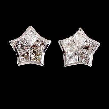 ÖRHÄNGEN, 1 par, 18 k vitguld, diamanter tot 1.80 ct.