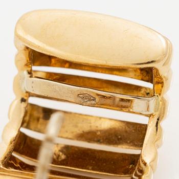 Ett par örhängen 18K guld.
