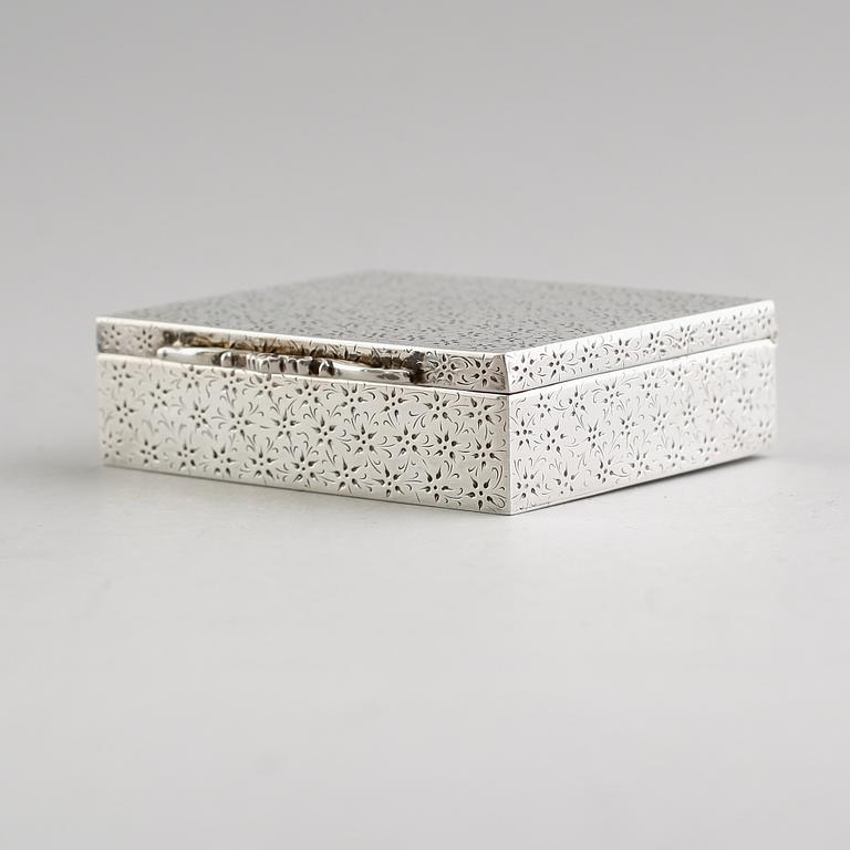 DOSA, silver, svenska importstämplar, 1900-talets första hälft. Vikt ca 232 gram.