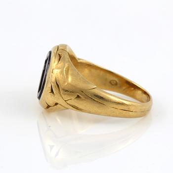 VAPENRING, 14 K, granat ca 3,49 ct. Vikt 10,01 g.