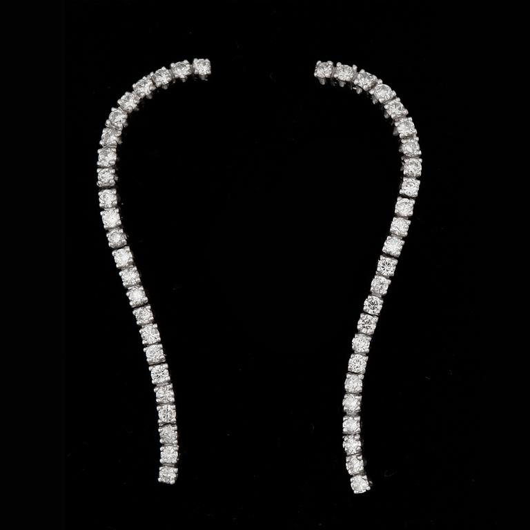 ÖRHÄNGEN, ett par, 18k vitguld med briljantslipade diamanter tot ca1,25ct. 2000-tal. Vikt 4,3g.