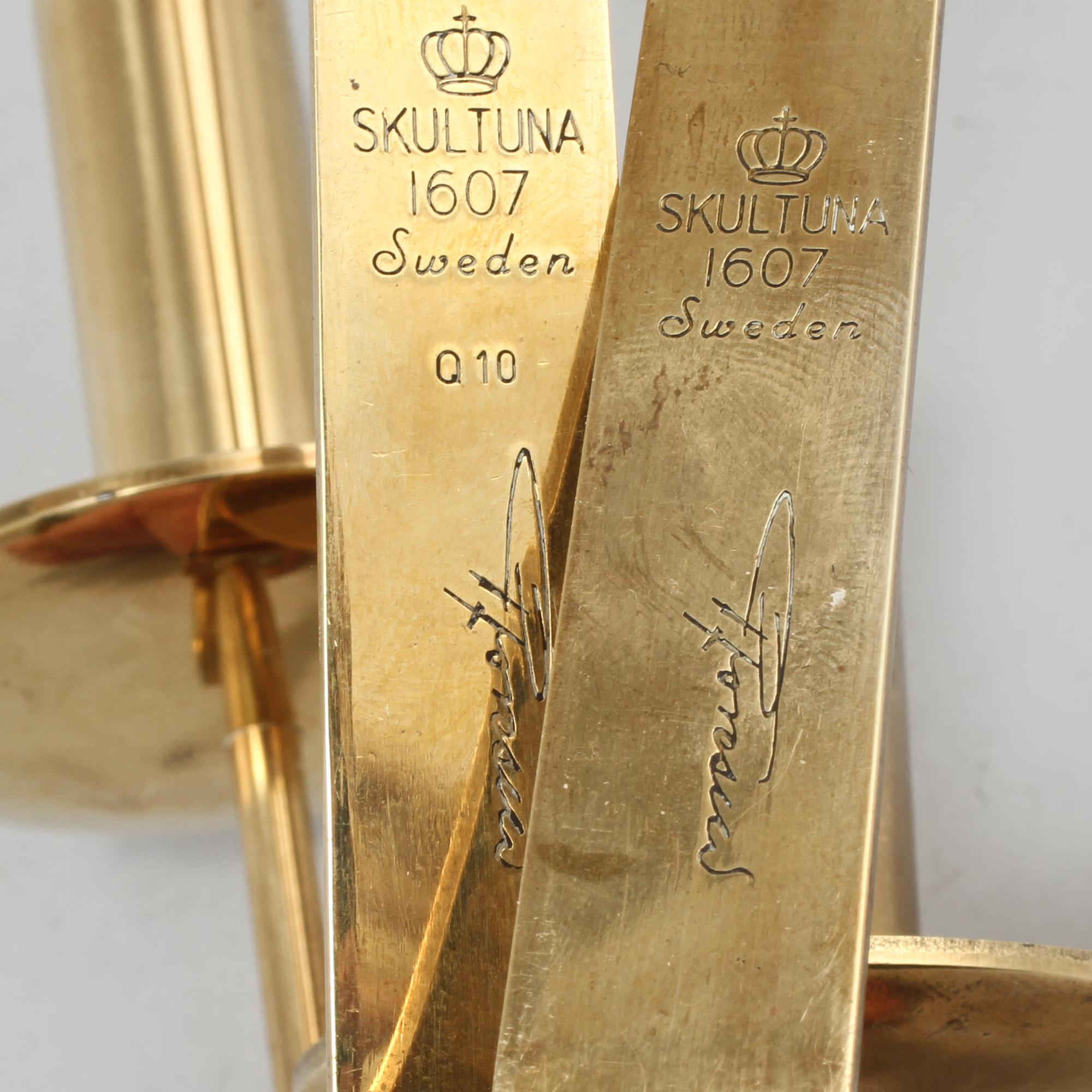 VÄGGLJUSSTAKAR, 2 st, mässing, "Pendel", Pierre Forsell, Skultuna, 1900-talets andra hälft.