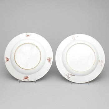 TALLRIKAR, ett par +1 +1, porslin, Kina, Qianlong (1736-1795).